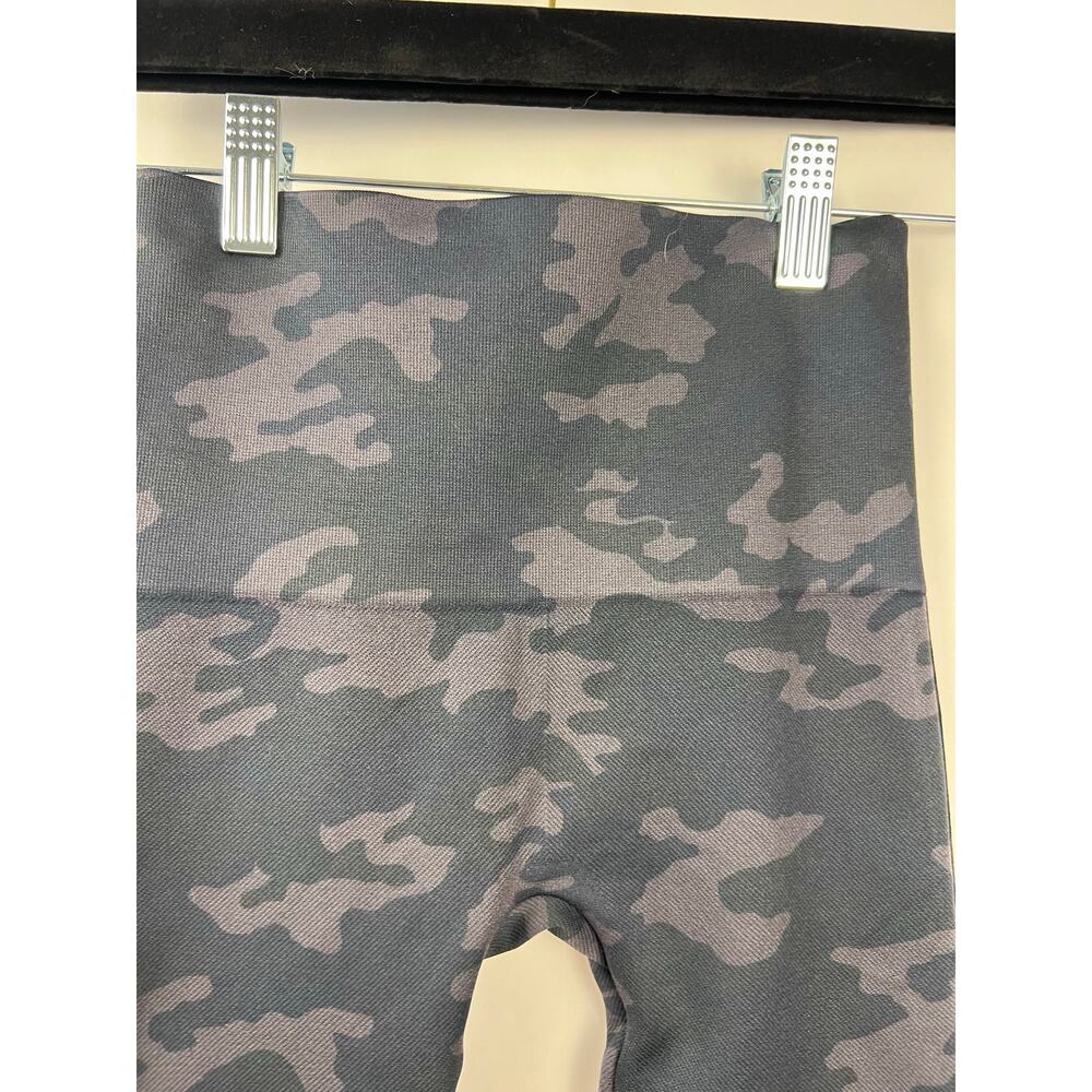 Spanx Look At Me Now Seamless Black Camo Leggings XS High Rise Shapewear - Picture 9 of 9